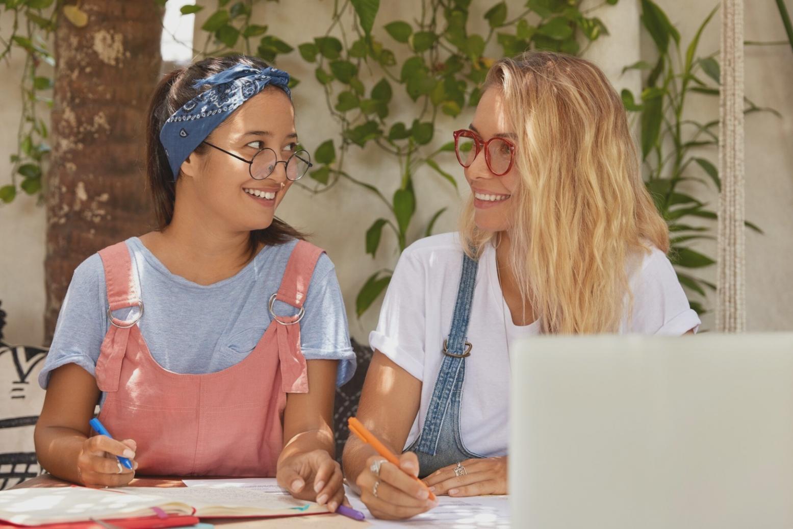 Panel de control financiero mostrando categorías de gastos organizadas